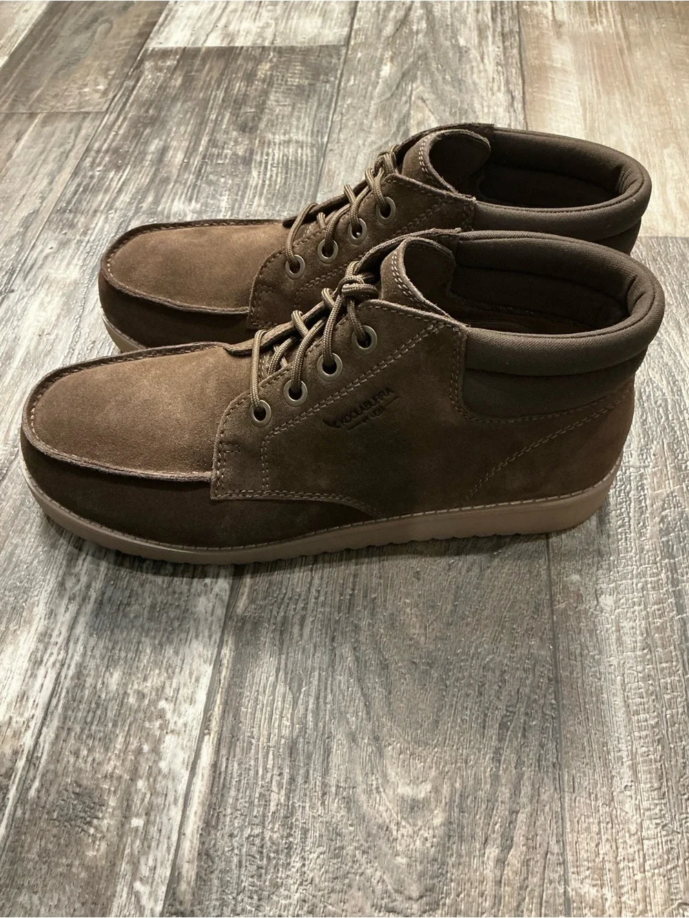 Koolaburra Men's Brown Suede Chukka with Tan Sole Size 10